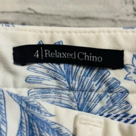 TALBOTS Relaxed Chino Ankle Pant in Ditsy Palm Print Blue White Size 4 - Picture 3 of 12